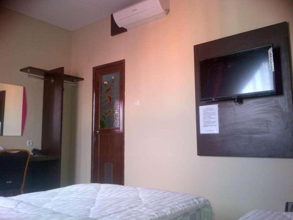 Erin Int Hotel Makassar Bagian luar foto