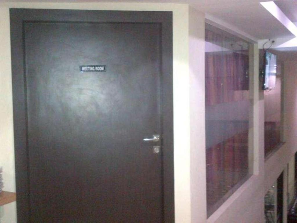Erin Int Hotel Makassar Bagian luar foto