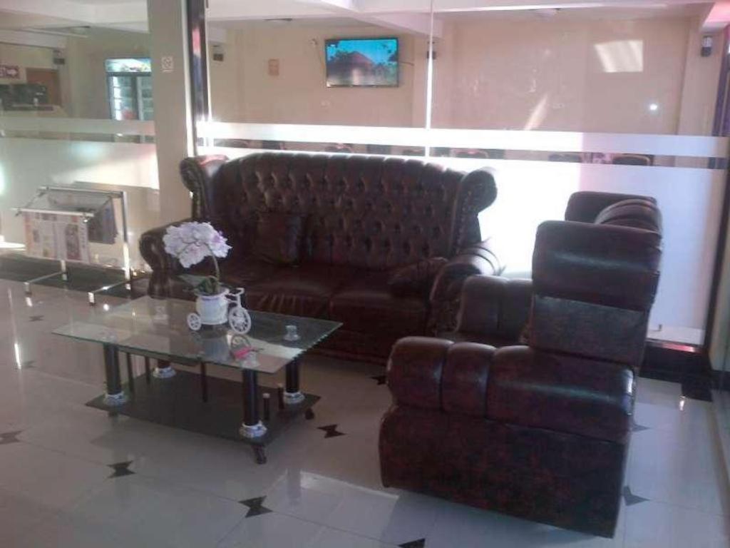 Erin Int Hotel Makassar Bagian luar foto