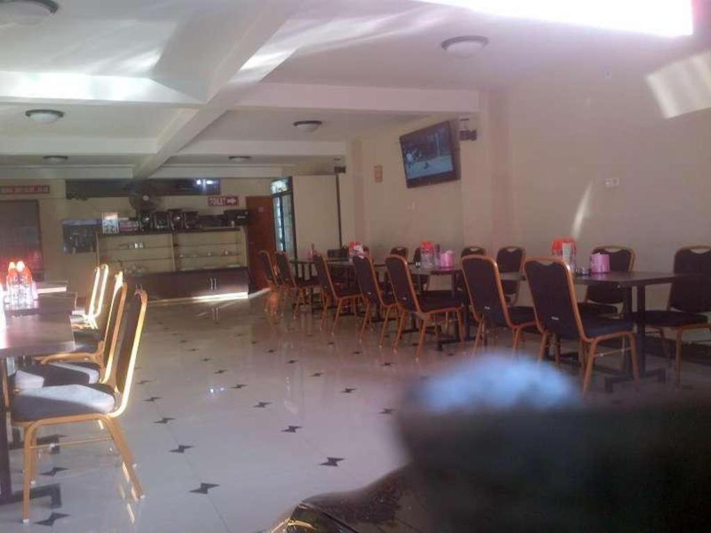 Erin Int Hotel Makassar Bagian luar foto