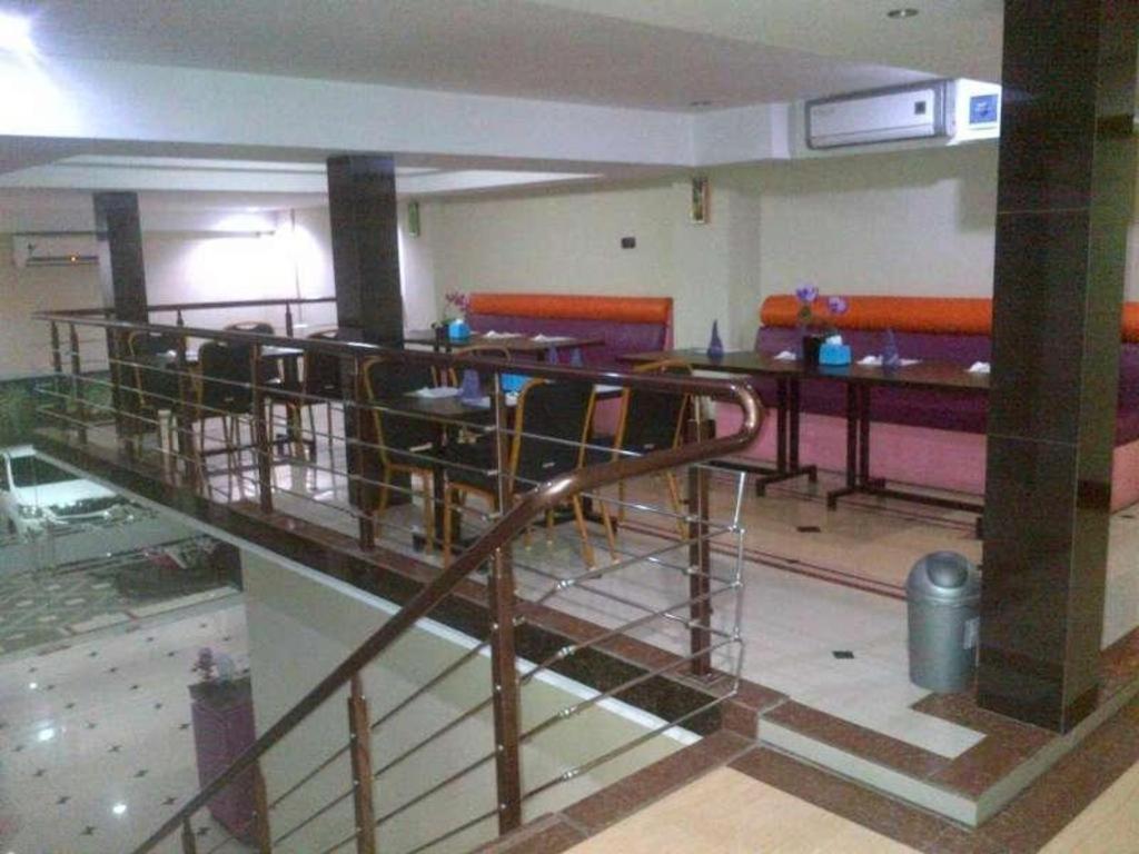Erin Int Hotel Makassar Bagian luar foto