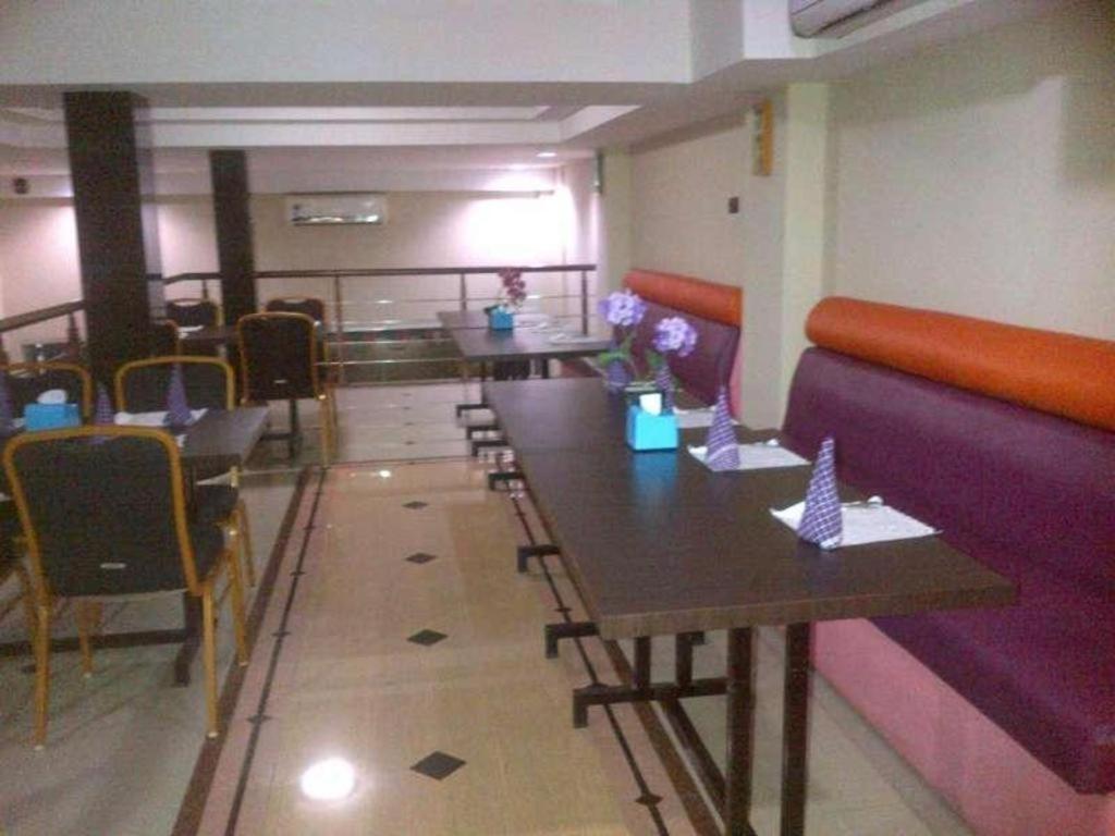 Erin Int Hotel Makassar Bagian luar foto